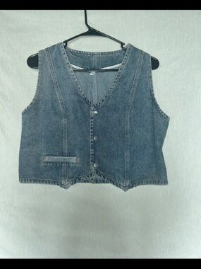 Women's Denim Vest in Faded Blue